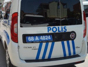 Adliye Önünde Kardeşini Tüfekle Vurdu