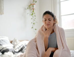 Omicron’un belirtileri arasında ilk sıralarda