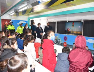 Öğrencilere Oyunla Trafik Eğitimi Verdiler