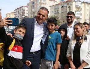 Gençlerden Yaldır’a Yürü Arkandan Bizde Yürüyoruz