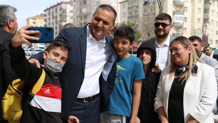 Gençlerden Yaldır’a Yürü Arkandan Bizde Yürüyoruz