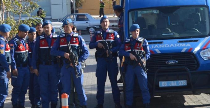 Eşine Mesaj Atan Şahsa Öyle Bir Ceza Verdi Ki