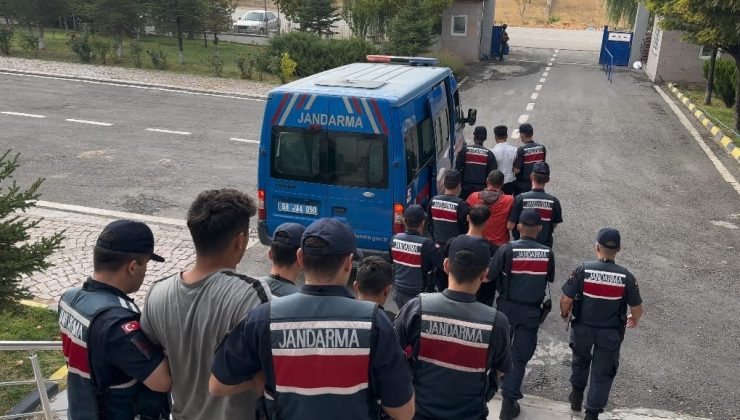 Hırsızlık Şüphelisi 5 Şahıs Jandarma Tarafından Yakalandı