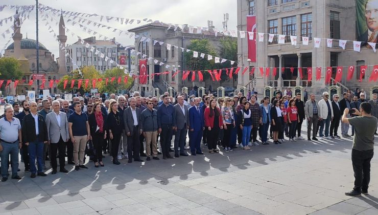 CHP Cumhuriyet’in 100’üncü Yılında Çelenk Sundu