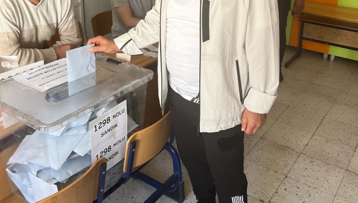 Türkiye Sandık Başına Gitti