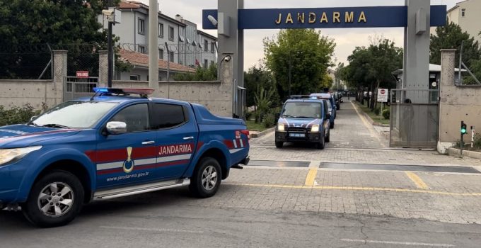 Jandarmadan Operasyon 1 Belediye Çalışanı 1 Hastane Çalışanı Tutuklandı