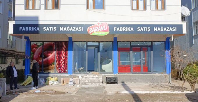Saraylı Sucukları İlk Şubesini Açtı