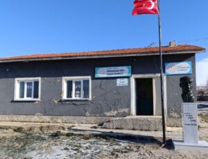 ASD Yazdı, Bayrağımız ve Atatürk Büstü Konuldu