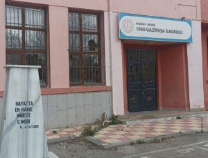 Büstün Geri Kalanını Alın Göt Cebinize Sokun