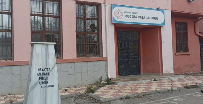 Büstün Geri Kalanını Alın Göt Cebinize Sokun