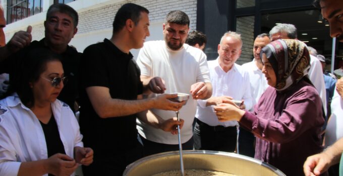 Koçaş Kuruyemiş’ten Aşure İkramı