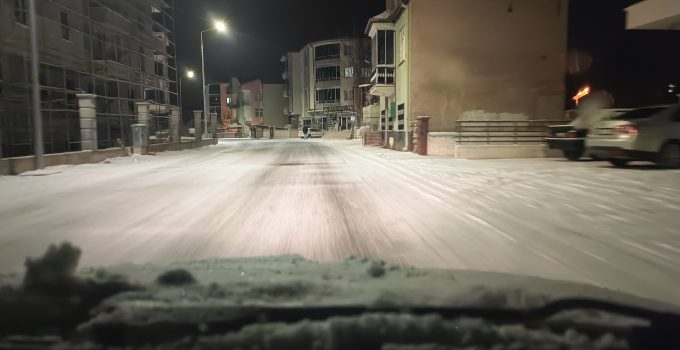 AKP’Lİ BELEDİYENİN İHMALİ AKSARAY’I BUZA TESLİM ETTİ